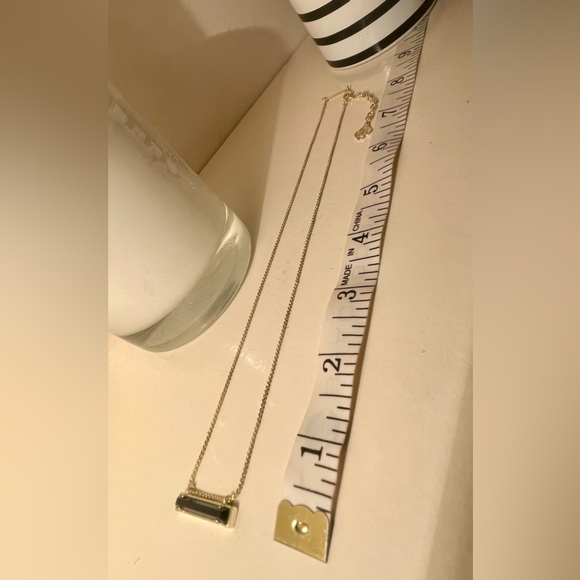 Kendra Scott Leanor Pendant Necklace - Picture 5 of 5